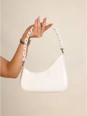 MMS Design Studio White Shoulder Bag with Chain-Link Strap